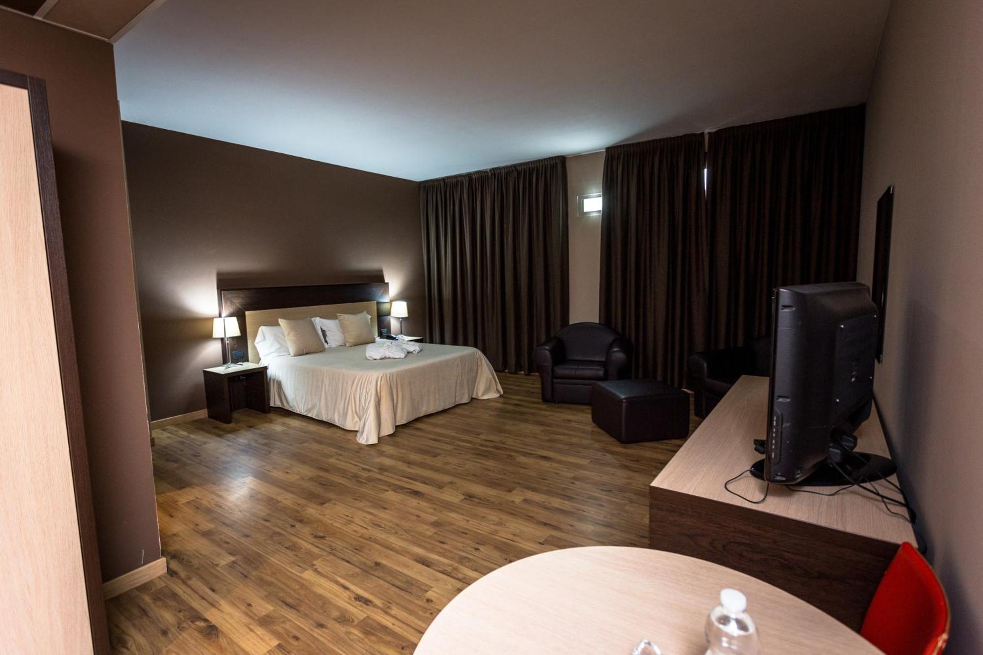 Hotel Don Camillo Brescello Dış mekan fotoğraf